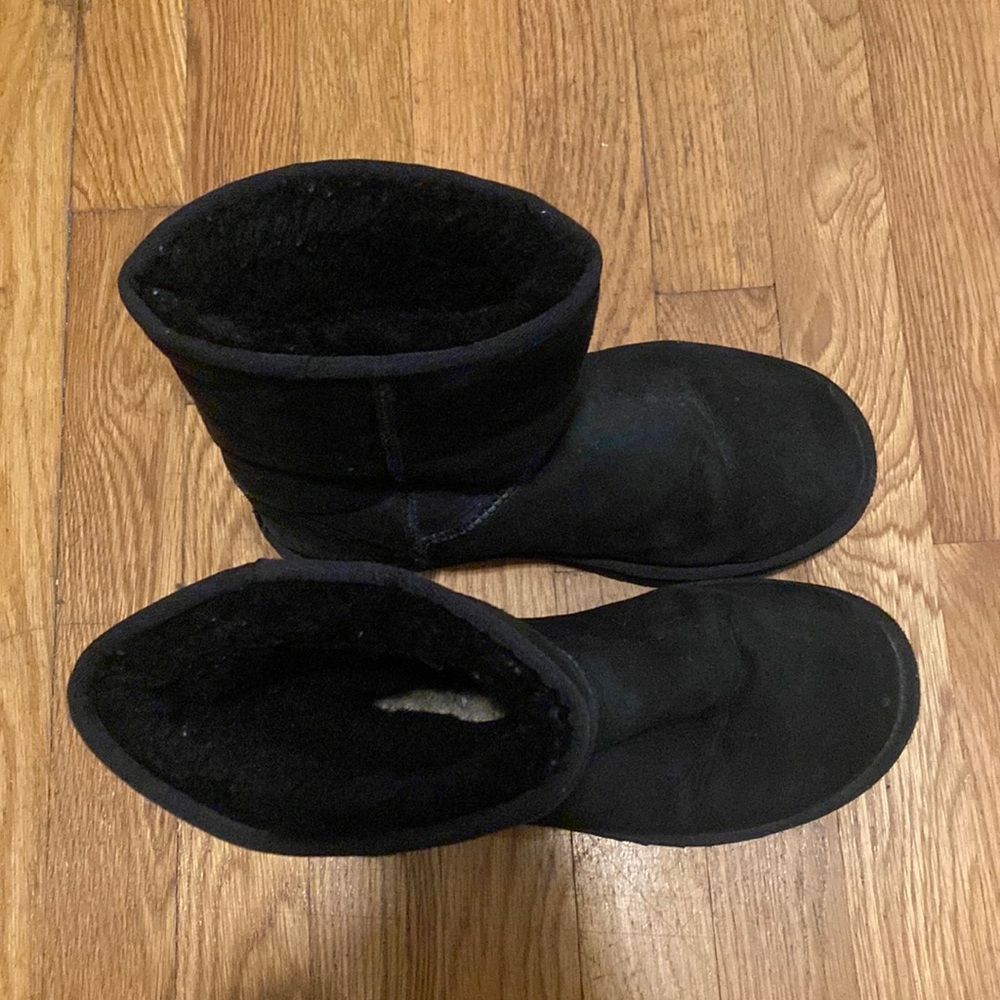 Black Ugg boots